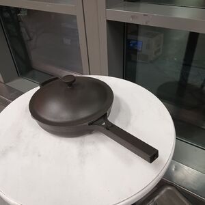 Cast Iron Skillet with Lid - Black